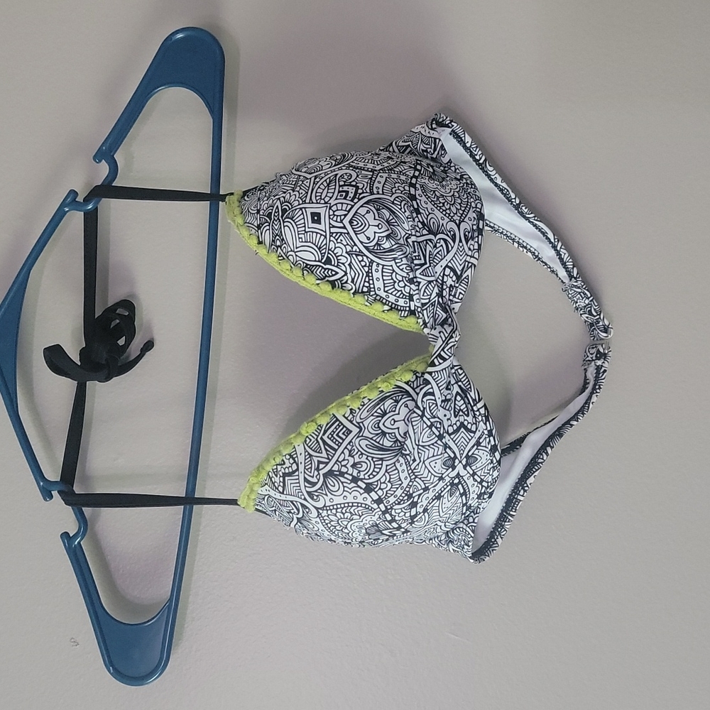 (2/$15) Xhilaration Black White Yellow Swimsuit Bikini Top Size L